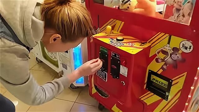 Вендинговые аппарат алладин. Игровой автомат с игрушками. Игровые автоматы где можно выиграть игрушку. Игровые автоматы форт боярд. Игровые автоматы где можно выиграть игрушку.