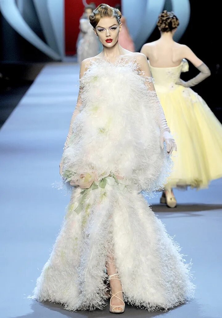 Collection 2011. Кристиан диор 2011 от Кутюр. Dior свадебное платье Джон Гальяно. Джон Гальяно Кутюр. Джон Гальяно платья диор.