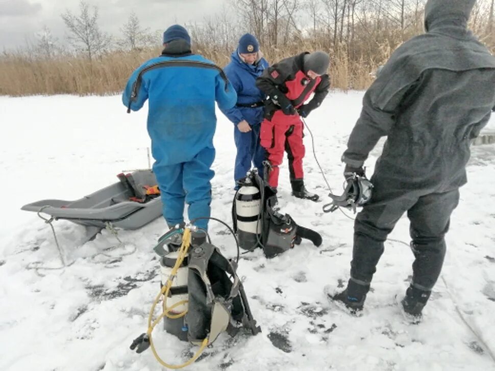 Утонули 18. 15 Летний подросток утонул. Утонувший в Сосновоборске Пензенской мужчина. В Старице утонула девочка. Трагедия под Волгоградом.утонули рыбаки.