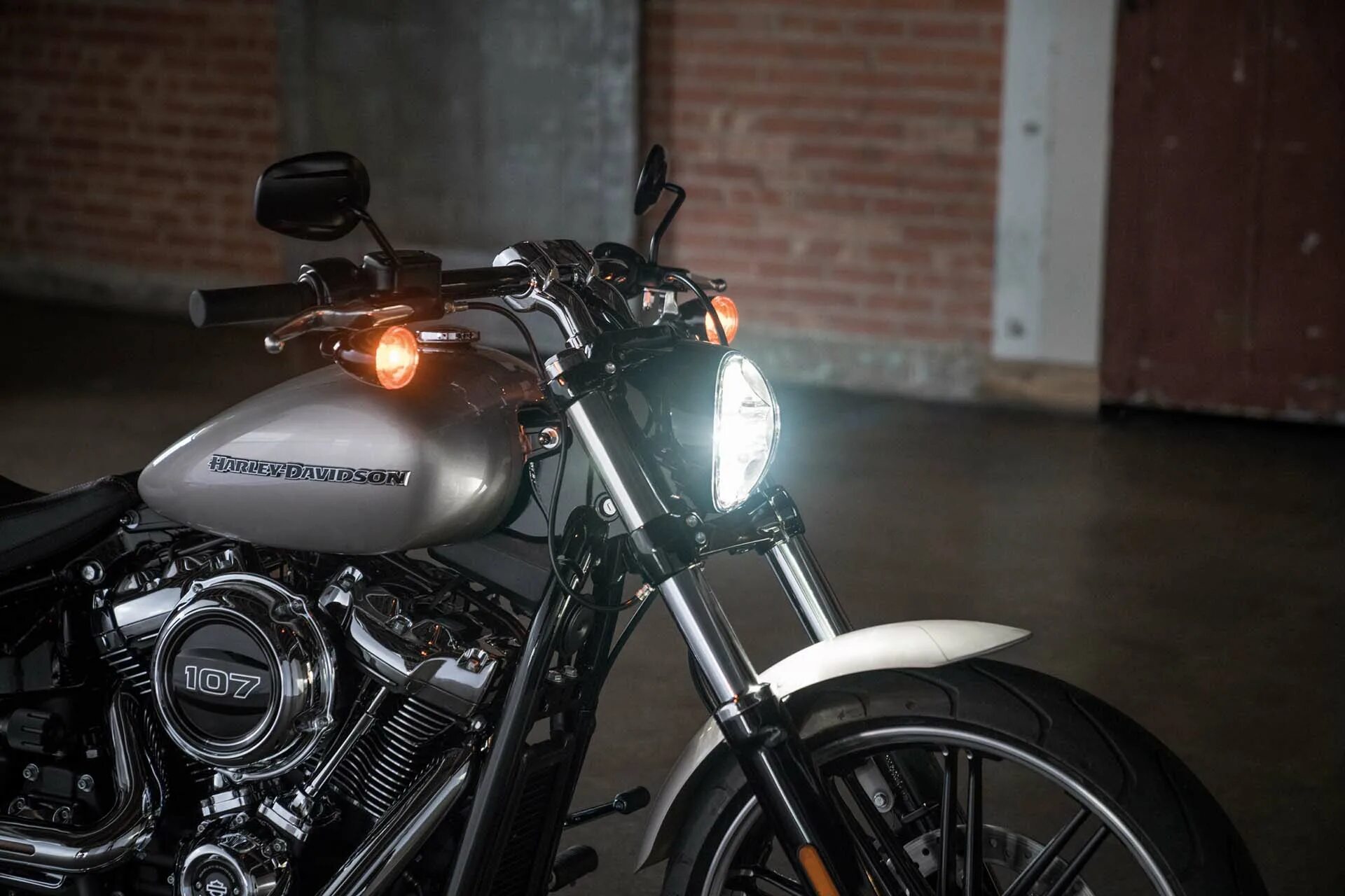 Харлей дэвидсон 2018. Харлей дэвидсон брейкаут 2018. harley davidson breakout 114. harley-davidson breakout 107. harley davidson breakout обои.