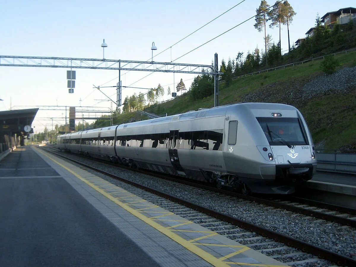 Есть ли скоростные поезда. Поезда Бомбардье скоростные. Talgo 350. SJ 3000 поезд. Быстрый поезд.