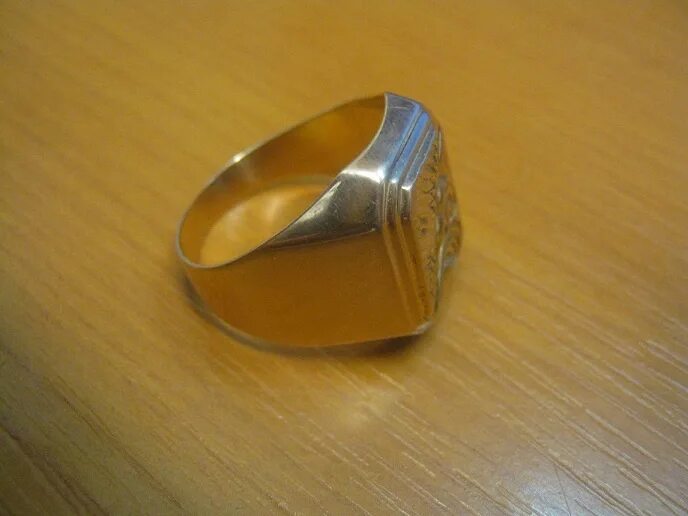 Золотая мужская печатка авито. Печатка Рондоль 585. 14к 585 печатка. Перстень 585 пробы 14к. Золотой перстень 585 проба 14к.