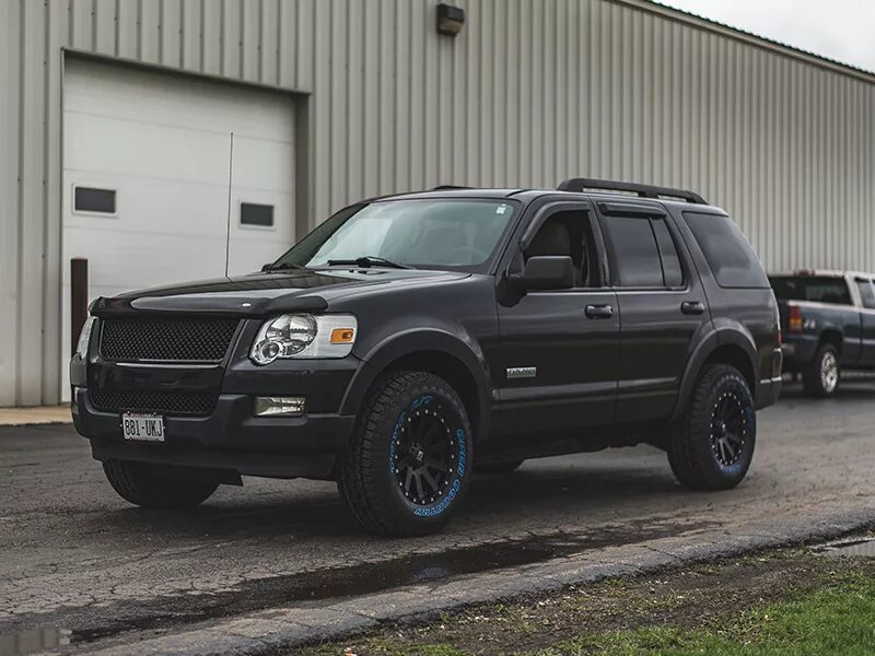 2007 Ford Explorer - 16x8 XD Series Wheels 265/70R16 Toyo Tires