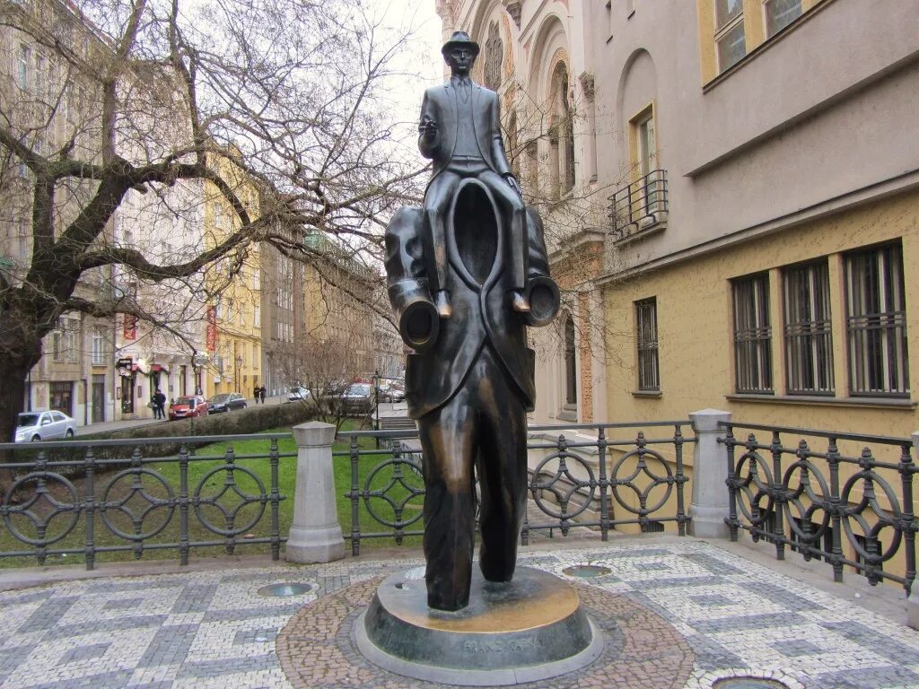 Вацлаву. Памятник святого вацлава в праге. Памятники праги. Памятник зигмунду фрейду в праге. Памятники культуры чехии.