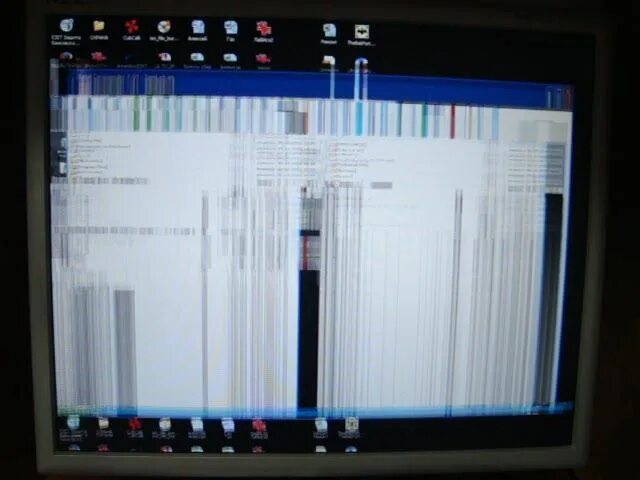 Монитор мерцает полосками. Мерцает монитор компьютера. Acer мерцание экрана. Мерцание экрана ноутбука. Что делать если половина экрана