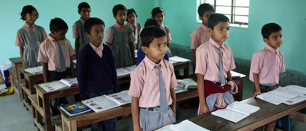 Уровень образования в индии. Индийские дети в школе. Board of european students of technology. Школа в индии. Структура образования в индии.