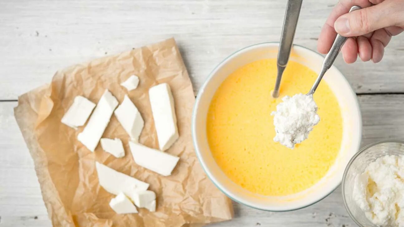 Можно вместо кукурузного крахмала использовать картофельный. Кукурузный крахмал. крахмал для выпечки. крахмал кукурузный и картофельный. крахмал в кулинарии.