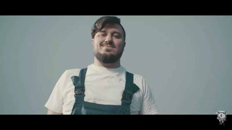 Пилот - нет иного рая (2016). Пилот в истребитель показывает палец. Группа пилот нет иного рая. Клип нет иного рая. Пилот - (live, «двадцатничек!») картинки.