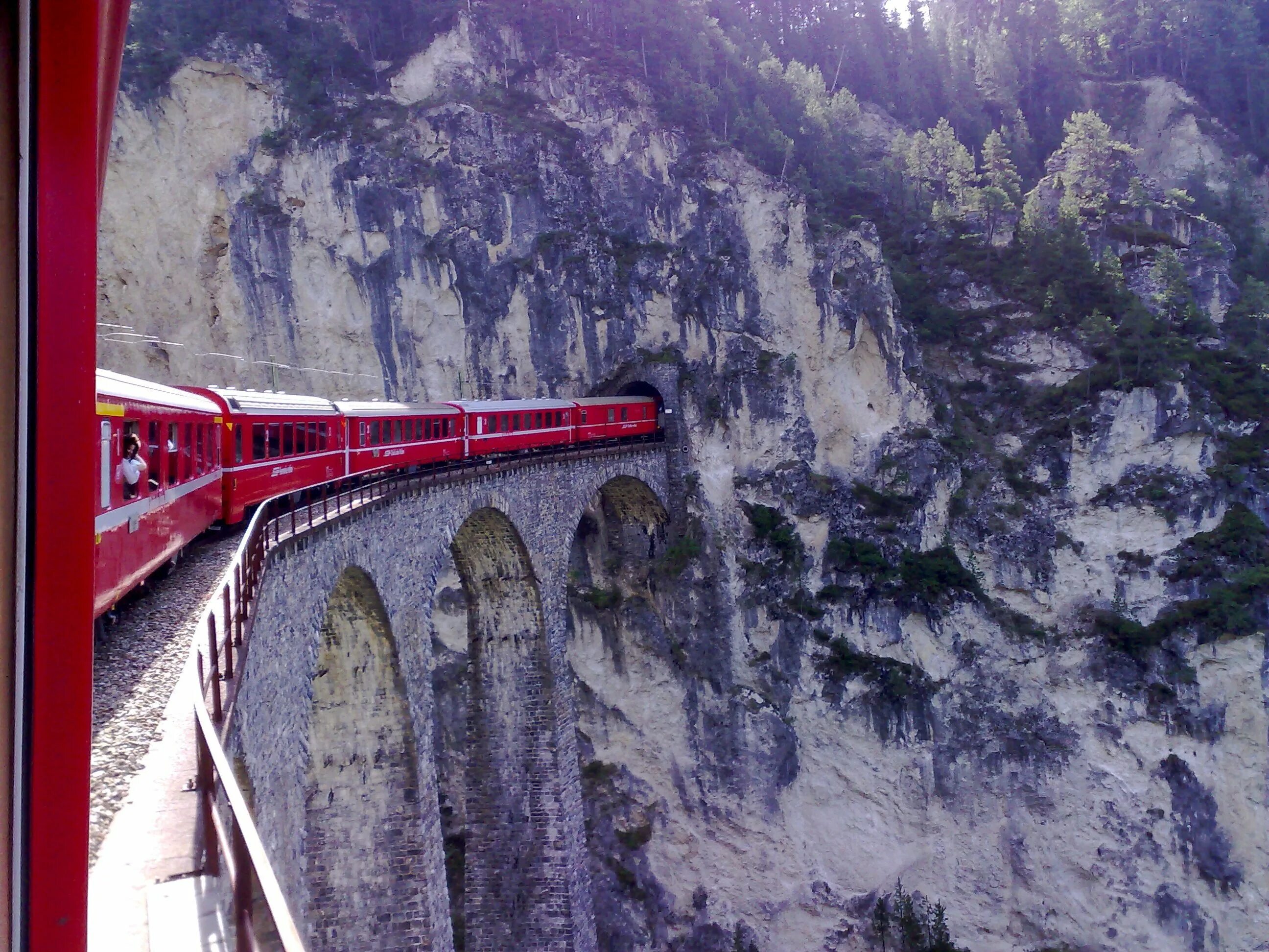 Виадук Ландвассер Швейцария. Железнодорожный мост виадук Ландвассер. Виадук Граубюнден Швейцария. Виадук Ландвассер Швейцария зимой.