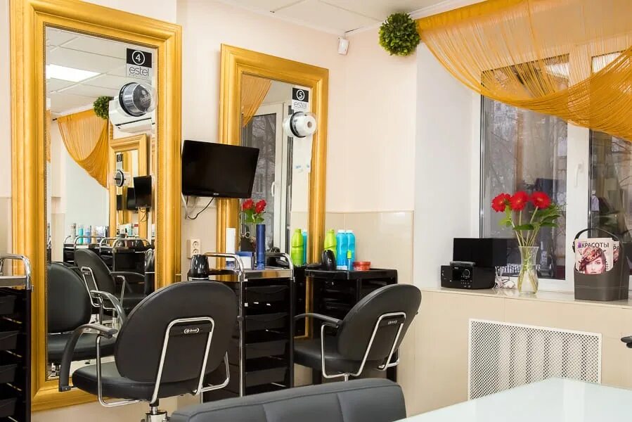 Салон красоты бизнес класса. Салон маки чертановская. Студия стрижки. Салон красоты в метро октябрьское поле. Салон красоты город красоты.