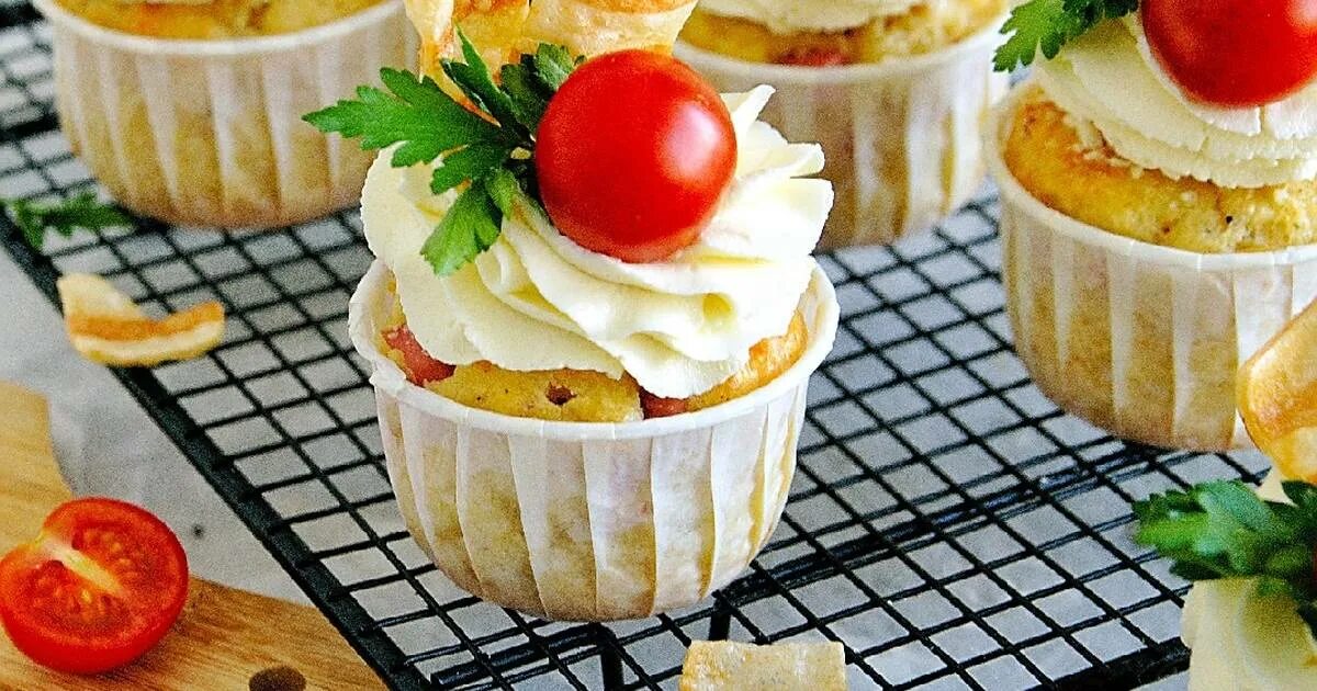 закусочные капкейки. закусочные капкейки сырные. капкейки на 23 февраля несладкие. закусочный капкейки. капкейки с сыром и ветчиной.