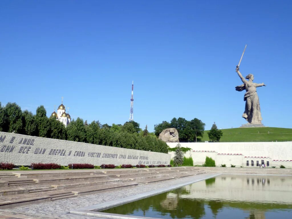 В каком районе волгограда находится мамаев. Мемориальный комплекс мамаев курган. мамаев курган волгоград. площадь героев на мамаевом кургане.
