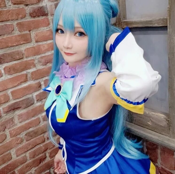 Aqua cosplay. Аква коносуба косплей. Богиня Аква косплей. Ванилька коносуба косплей. Kipi Cosplay 2022.