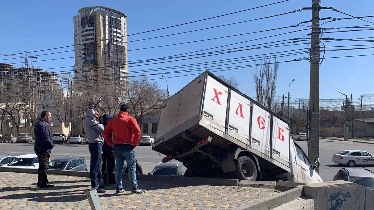 Волгоград 102. Авария в Волгограде Газель хлеб. Высота 102. Высота 102 Волгоград происшествия. V102 волгоград новости сегодня