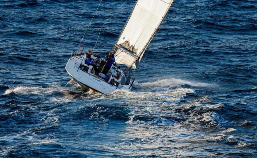 Sea racing. Регата Rolex Middle Sea Race. Pogo 36. Pogo Yachts.