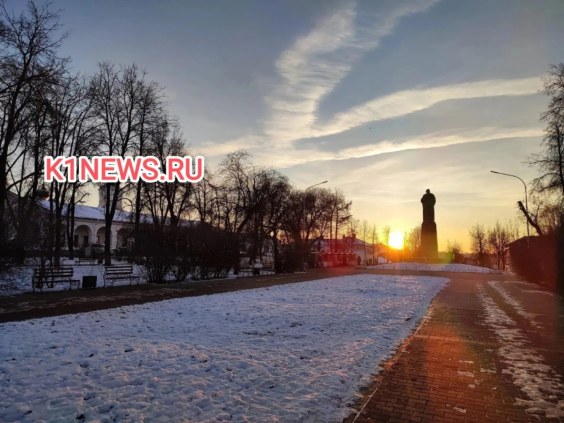 Скоро потеплеет. Когда потеплеет в костроме. Скоро потеплеет картинка. Прогноз погоды скрин. Сусанинская площадь в костроме зимой.