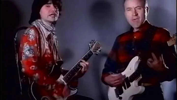 Осин плачет. Осин девушка в автомате. Осин плачет девушка. Осин девушка в автомате. Осин плачет девушка.