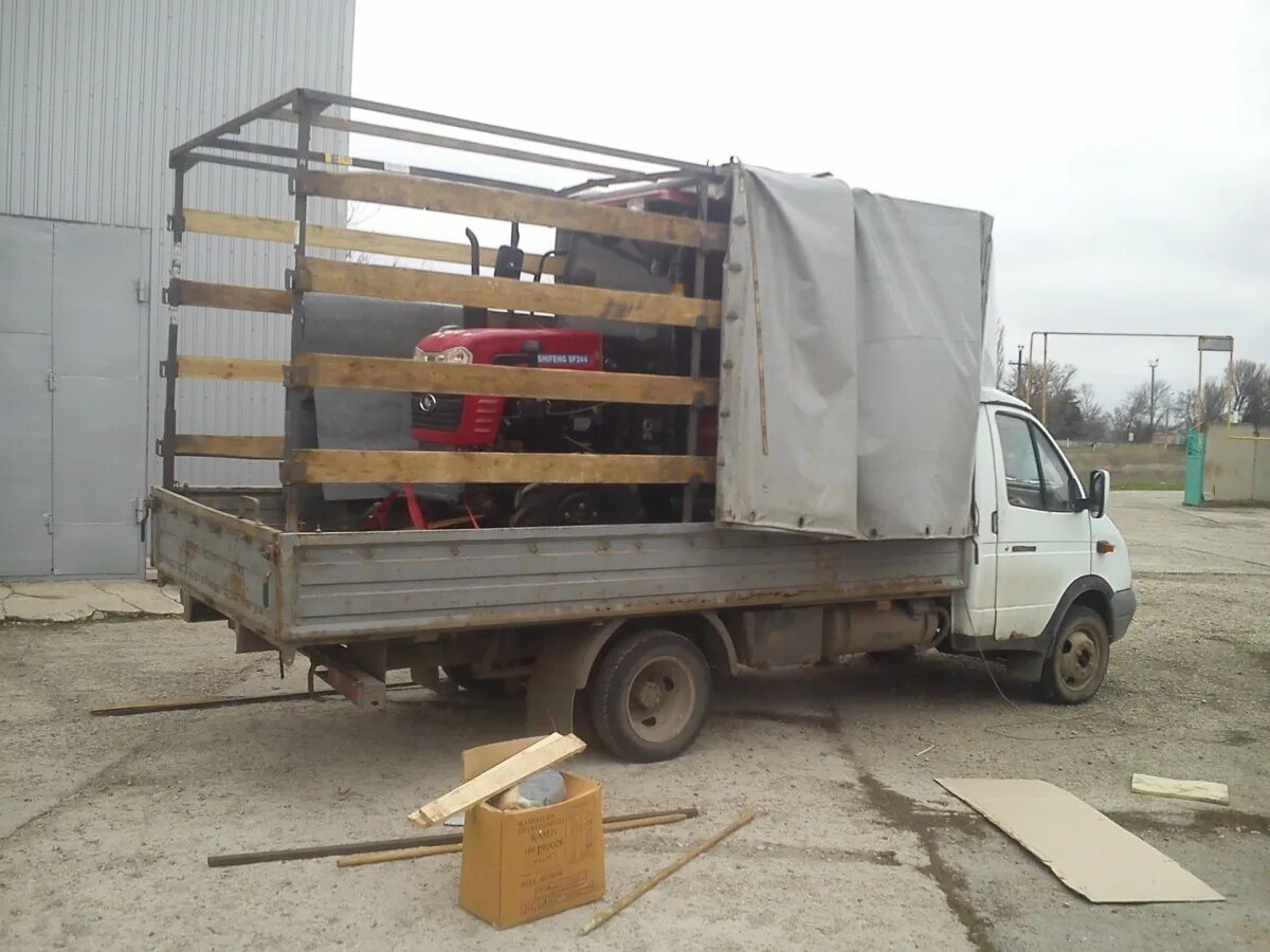 Газель загружена. Боковая разгрузка газель. газель груженная 3500. газель с боковой загрузкой. машина в кузове газели.