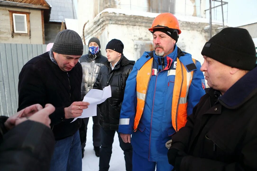 Сайт омскэлектро омск. Новости Омскэлектро. Омскэлектро 100 лет. Омскэлектро митинг\.