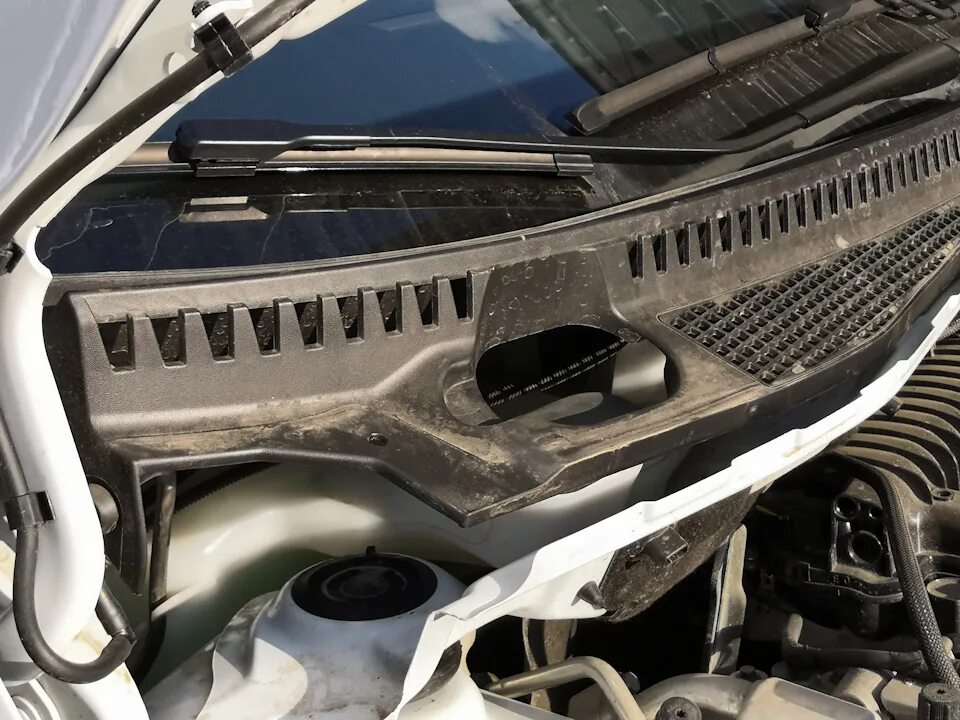Накладка жабо renault kaptur 16- lh. Жабо шкода суперб. Уголок жабо рено каптур. Накладка жабо kaptur. Жабо рено каптур.