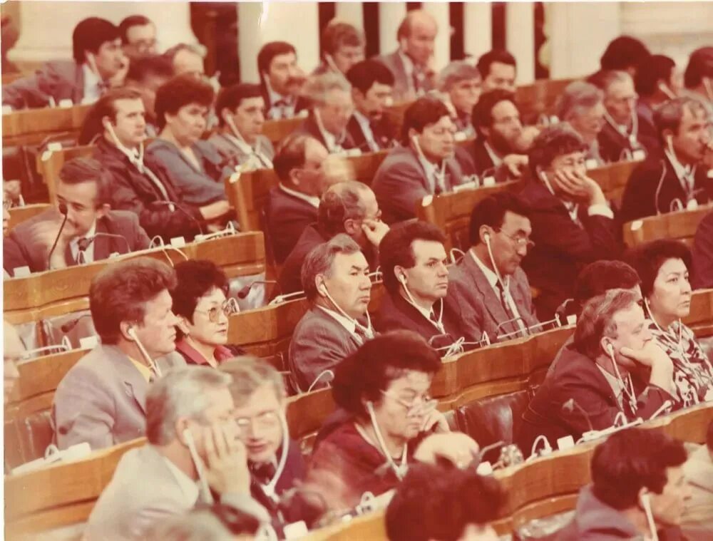 Совета 25 января. Верховный совет ЯАССР 1990. Назарбаев 1989. Назарбаев 1990. Назарбаев 1992.