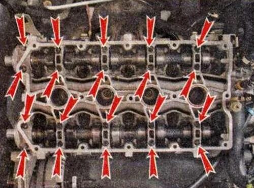 Затяжка постели распредвала 16 клапанов. Протяжка крышки ГБЦ ВАЗ 2112. Момент протяжки ГБЦ ВАЗ 2112. Момент затяжки распредвалов ВАЗ 2112 16 клапанов. Момент затяжки постели распредвала ВАЗ 2112 16.