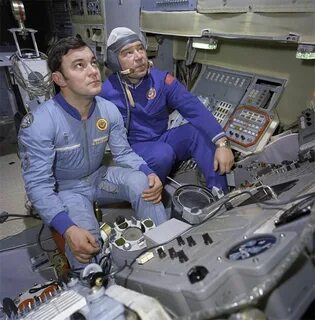Космонавт дважды