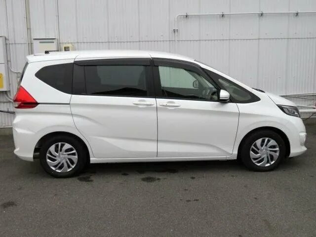 Honda freed 2018. Honda freed Plus белая r16. Honda freed 2017 белая. Хонда Фрид белая 2018. Honda freed владивосток