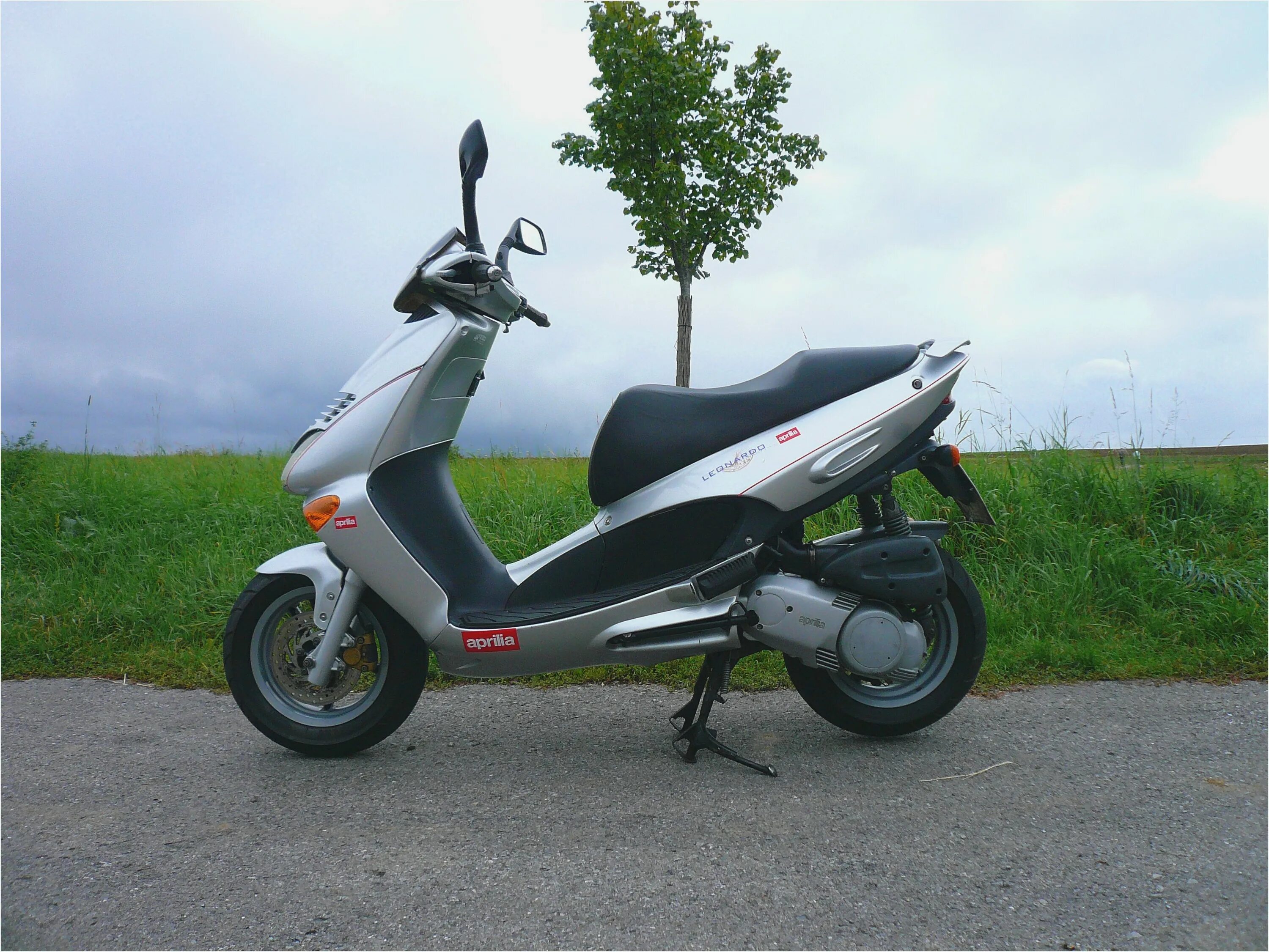Априлия 250 скутер. Aprilia leonardo 125. Априлия леонардо 150. Aprilia leonardo. Скутер априлия 125.