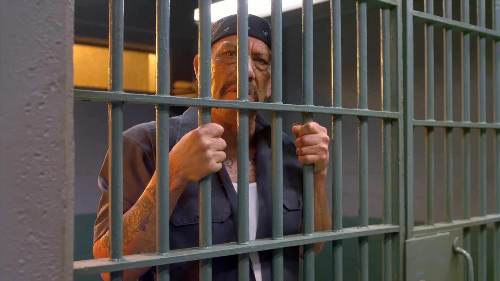 пенсионер за решеткой. пожизненно осужденные. за решеткой. звезда за решеткой. звезда за решеткой.