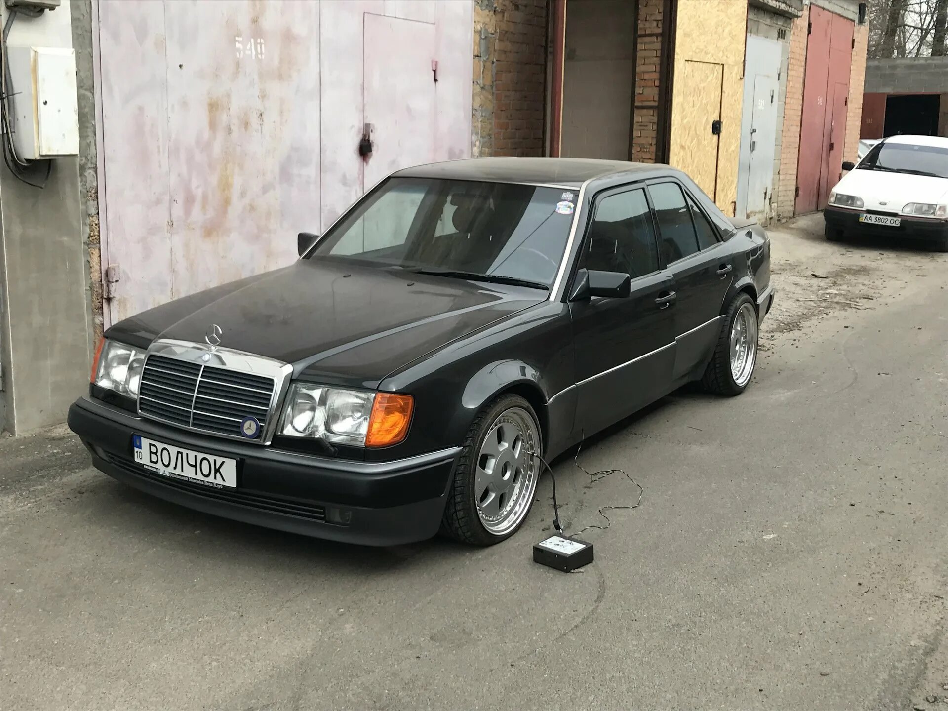 Mercedes 124 волчок. Мерседес волчок 124 е500. Mercedes w124 e500 волчок. Мерседес е500 волчок.