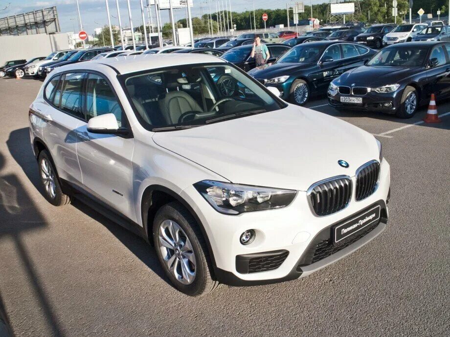 BMW x1 белая. BMW x1 2021 белый. БМВ x1 2018. BMW x1 2. Купить новую бмв в россии