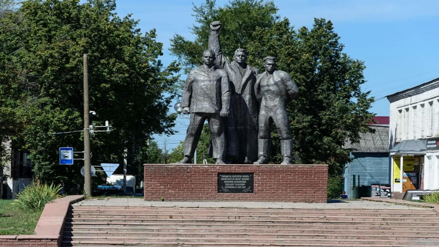 Памятники Семенова Нижегородской области. Семенов памятник трем коммунистам Семенов. Достопримечательности г Семенов Нижегородской обл. Достопримечательности Семенова Нижегородской.