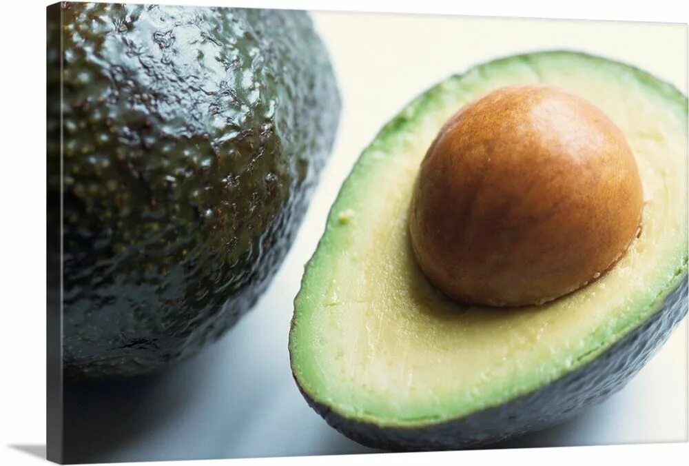 Сон авокадо. Зеленый фрукт с большой косточкой. Авокадо калорийность. Фрукт с косточкой внутри зеленый. Маслянистый фрукт.