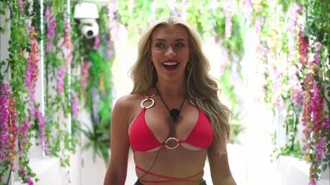 Love Island's Molly Marsh car collection as she upgrades from a pink fiat to fla