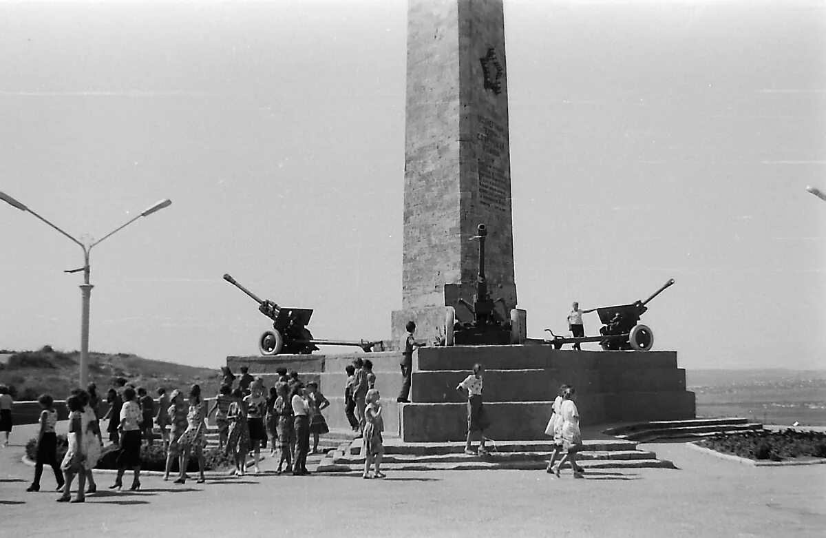 Обелиск славы на горе Митридат. Город герой Керчь Обелиск славы на горе Митридат. Керчь. Обелиск славы. Обелиск славы на горе Матри дат.