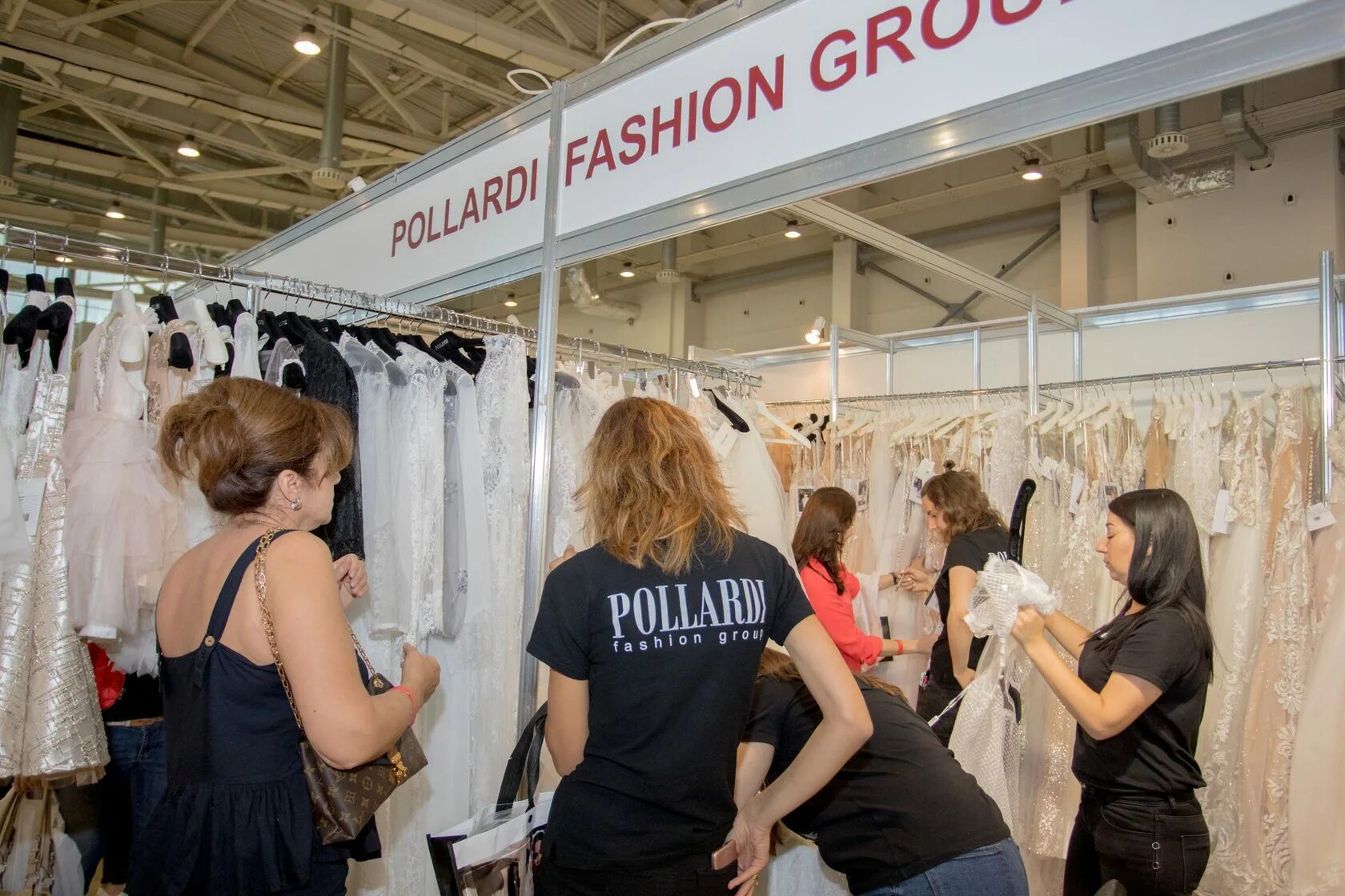 Выставка свадебных платьев. Свадебная выставка. выставка свадебных аксессуаров. свадебная выставка фото. wedding fashion moscow 2025.