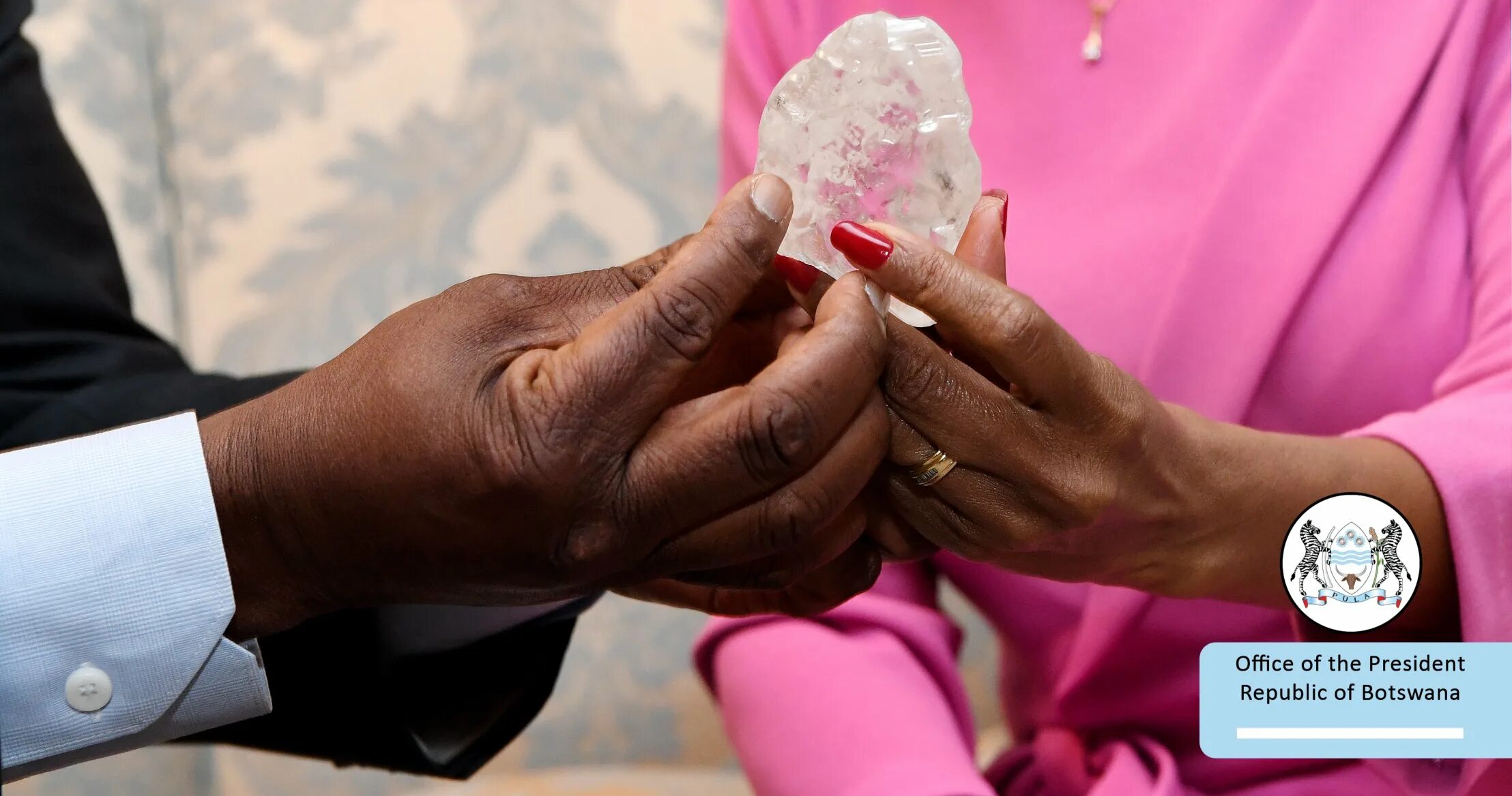 Большой карат. Алмаз 3025 карат. Самый большой Алмаз в мире. Алмазы из ЮАР.