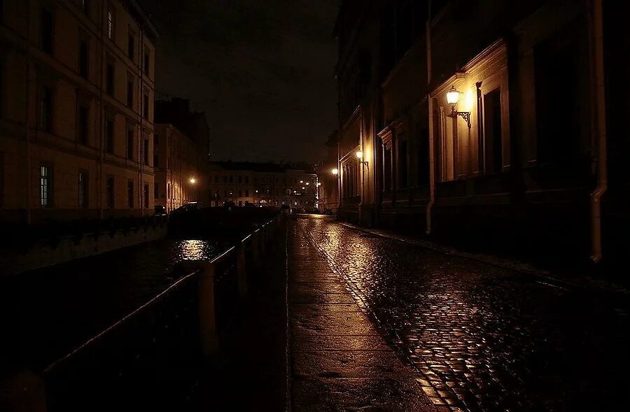 Был вечер пуст. Питер улочки ночь. Ночные улицы Петербурга. Улицы Питера ночью. Темные улицы Петербурга.