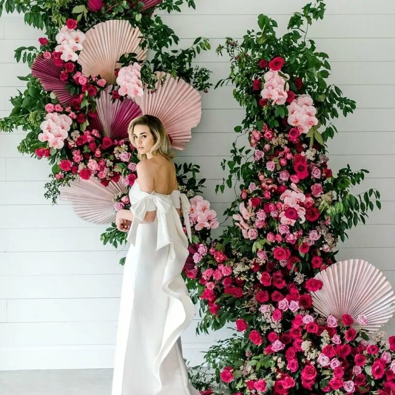 Фотозона на свадьбу. Декор для фотозоны. Красивые фотозоны фото. Красивая фотозона. Цветочная фотозона.