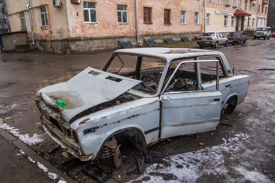 Улицы разбитых машин. ВАЗ 2106 гнилая. ВАЗ 2107 развалюха. ВАЗ 2106 развалюха. ВАЗ 2101 АВТОХЛАМ.