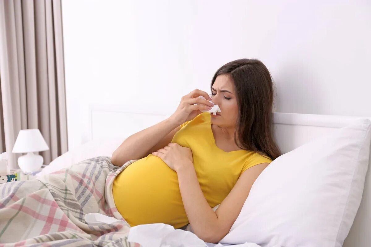 Болит горло 1 триместр. Заболевания беременных. Беременность простуда. Аллергия на беременность.