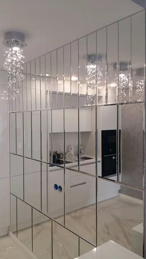 зеркальная плитка на стену. зеркальные примеры. фацет 20 мм на зеркале. декор из зеркал. италон зеркальная плитка.