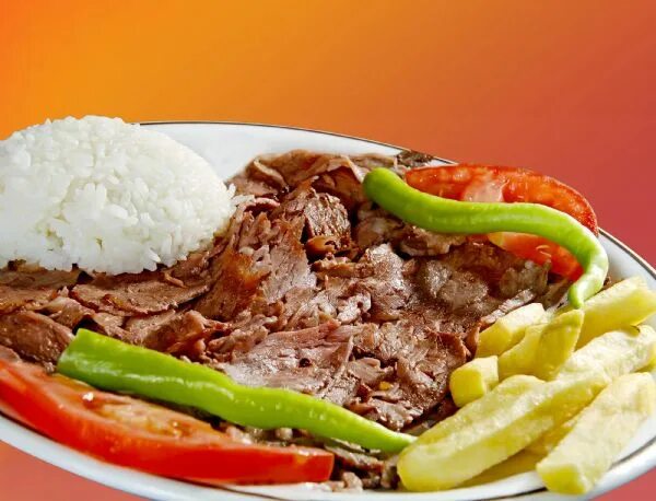 Искандер кебаб с фри. Ет уст. Пилав усту донер. Донер кебаб искандер. Турецкий донер с рисом.