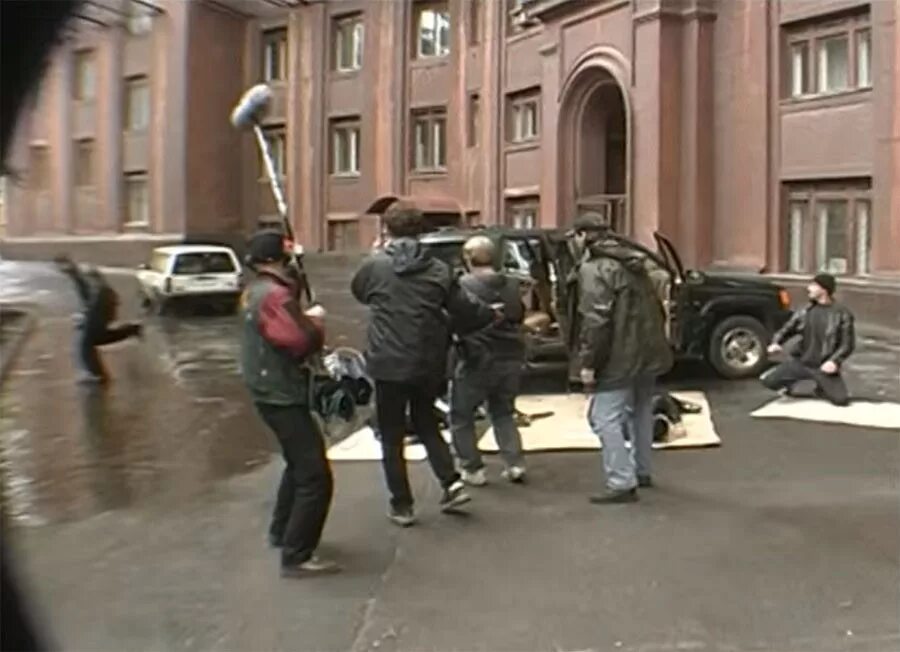 В каком городе снимали брат 2. Брат 2 места съемок в москве. В каком городе снимали брат 2. Брат 2 погоня. Фильм брат кирочная улица.