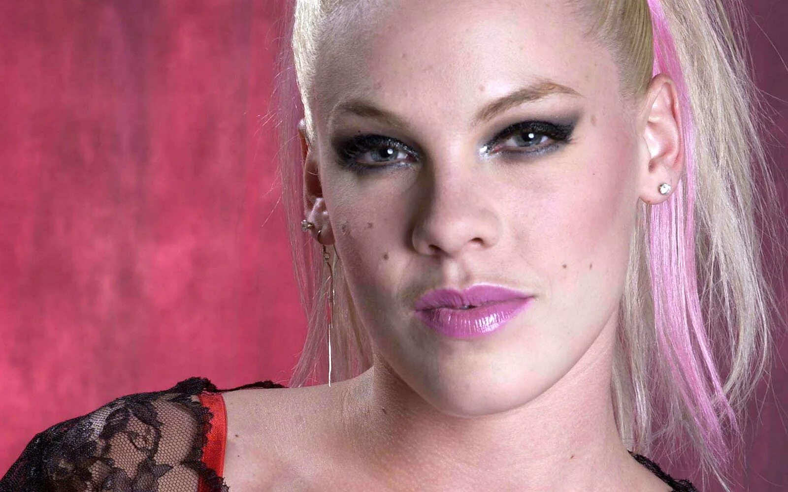 Пинк. Pink - Alecia Beth Moore.