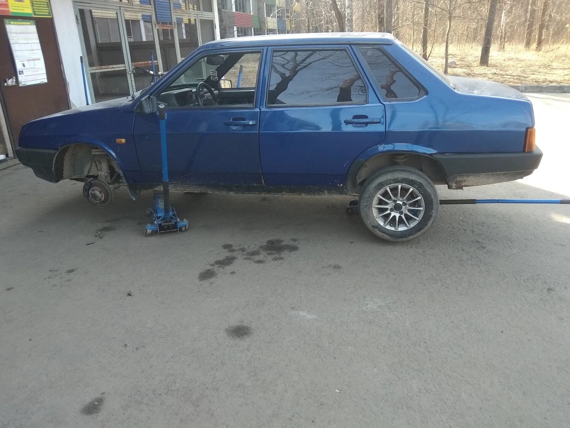Ваз 21099 r15. Ваз 21099 22 колеса. Ваз21099 зелёная на колпаках. Ваз 21099 белый r15. Ваз 21099 синия r15.