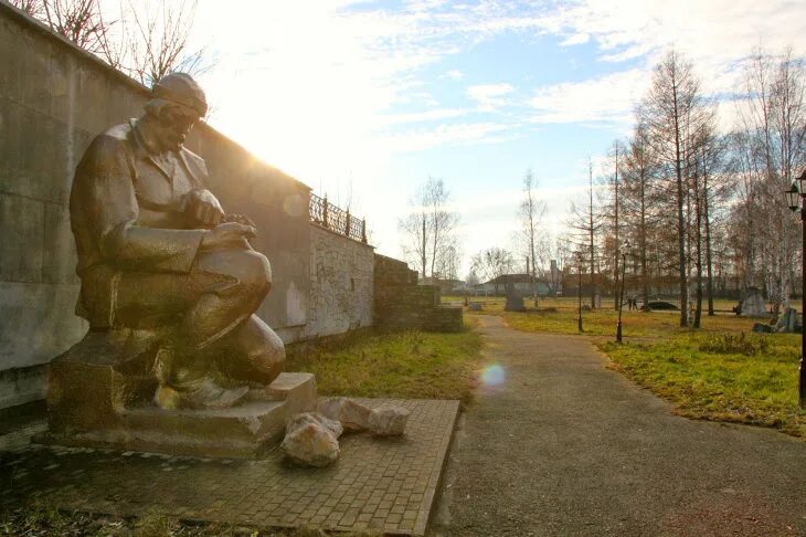 Берёзовский (город, Свердловская область). Парк в городе Березовский Свердловская область. Памятник Ерофею Маркову в Берёзовском. Бергороно березовский свердловская область