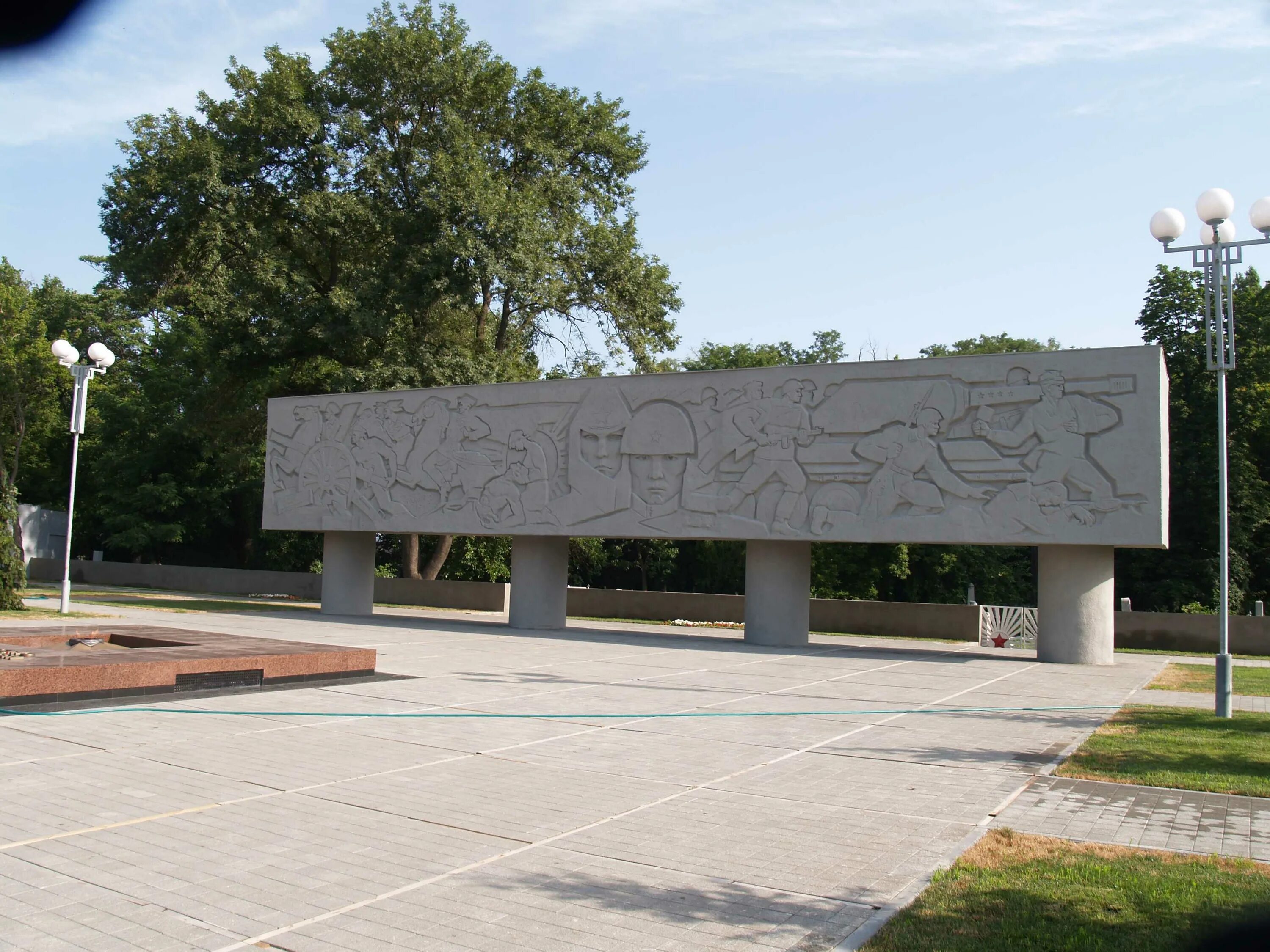мемориальный комплекс защитникам пашковской переправы краснодар. парк 40 лет победы краснодар. площадь памяти героев вечный огонь краснодар. мемориал вечный огонь краснодар. памятник вечный огонь в краснодаре.