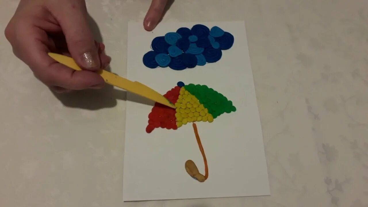 Лепка зонтик средняя группа. Пластилинография зонтик. Рисование пластилином зонтик. Лепка из пластилина зонтик. Лепка цветные зонтики.